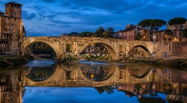 Ponte Fabricio, Italy